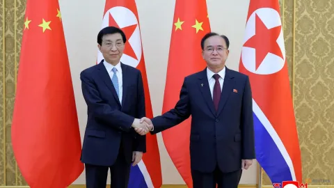 Diplomasi Beijing-Pyongyang Menguat: Wang Huning Bertemu Jo Yong Won di Tengah Persaingan Regional