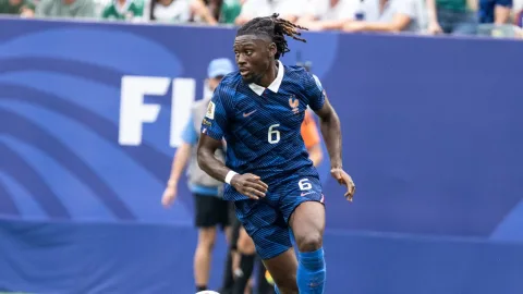 Buru Gelandang Baru, Manchester United Incar Eduardo Camavinga