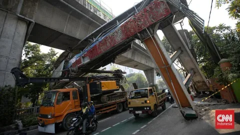 JPO Tendean Runtuh Ditabrak Truk Crane, Kerugian Tembus Miliaran Rupiah