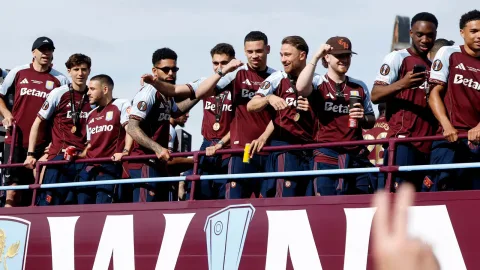 Kiper Juara Dunia Emiliano Martinez Dikabarkan Ngotot Tinggalkan Aston Villa