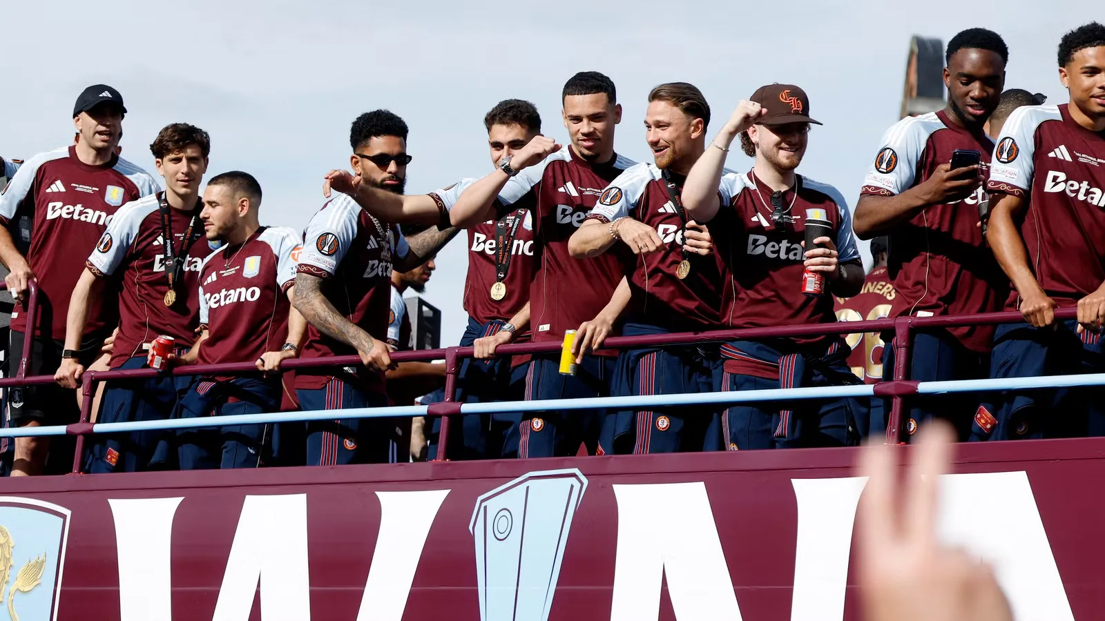 Kiper Juara Dunia Emiliano Martinez Dikabarkan Ngotot Tinggalkan Aston Villa