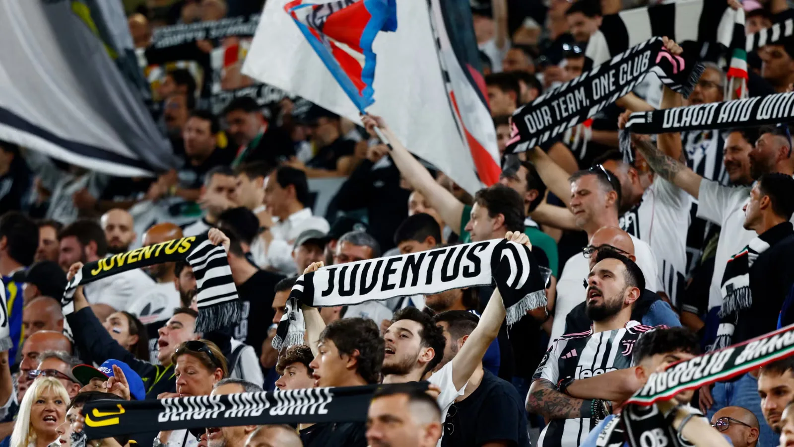 Leeds Boyong Bek €40 Juta, Juventus Raup Cuan Rp350 Miliar