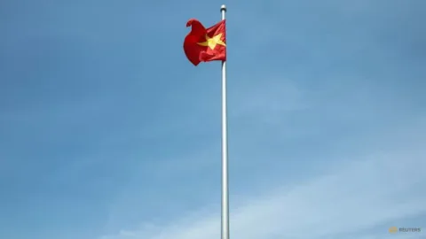 Vietnam Perketat Sensor: Tiga Petinggi Penerbit Ditahan Terkait Buku Ho Chi Minh