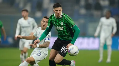 Leeds Siapkan Dana Besar: James Trafford Jadi Target Prioritas Gantikan Meslier