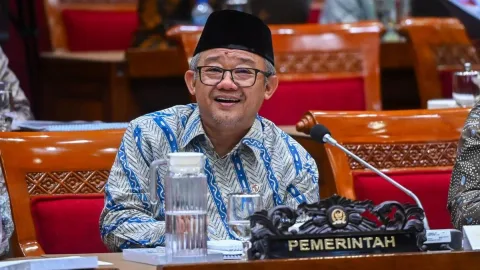 Mendikdasmen Abdul Mu'ti Peringatkan Siswa Baru: Jauhi Ponsel Saat Tidur, Stop 'Sleep Call'