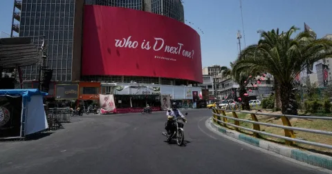 AS Perluas Serangan ke Jembatan Iran, Konflik Selat Hormuz Makin Panas