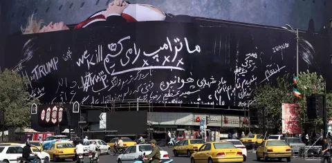 Trump Terjepit di Selat Hormuz: Risiko Eskalasi Nuklir dan Dampaknya bagi Pasar Energi Global