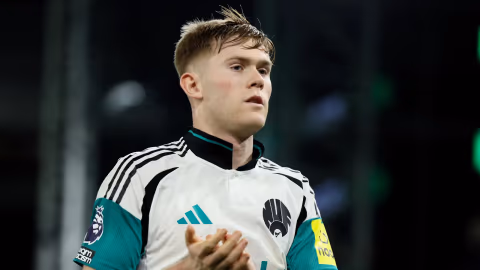 Lewis Hall Ancam Hengkang dari Newcastle: Manchester United dan Arsenal Bersaing