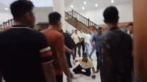 Rapat DPRD Riau Ricuh: Anggota Golkar Saling Pukul, Pimpinan Pusat Minta Maaf