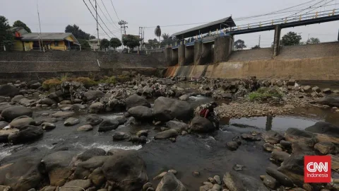 Muka Air Bendung Katulampa Nol Sentimeter, Dasar Sungai Ciliwung Terlihat