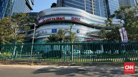 Pagar Mendadak di Mal Surabaya: Antisipasi Resesi atau Sekadar Pengamanan?
