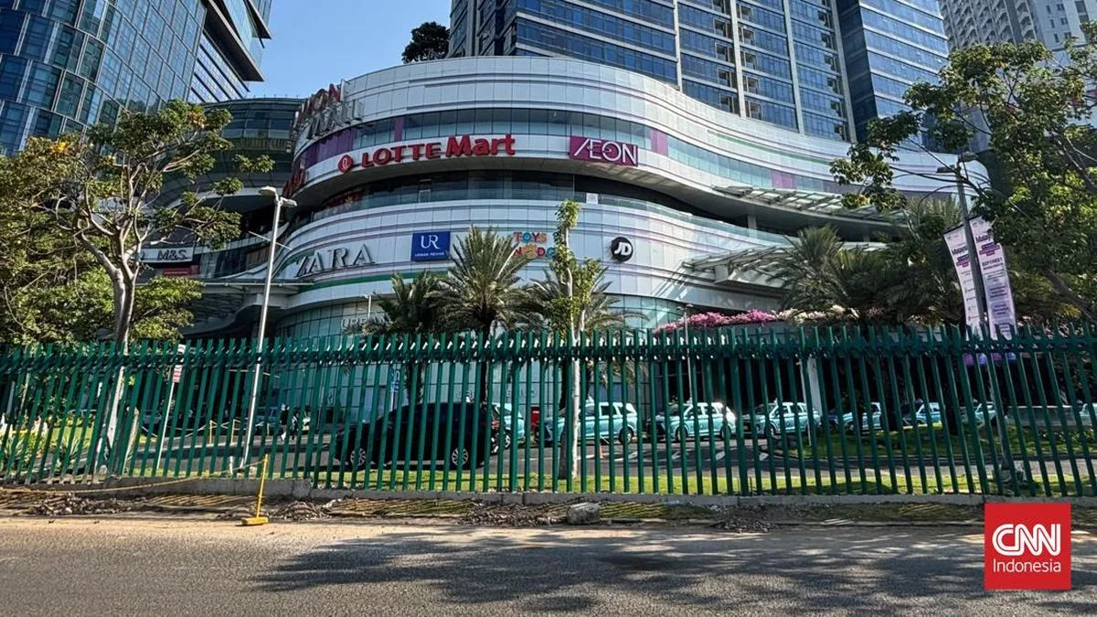 Pagar Mendadak di Mal Surabaya: Antisipasi Resesi atau Sekadar Pengamanan?
