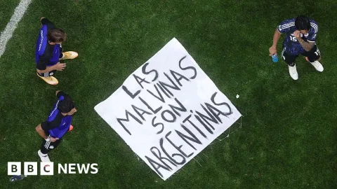 Polemik Spanduk Falkland: AS Bela Timnas Argentina, Inggris Desak FIFA Bertindak