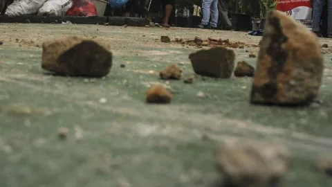Bentrok Lahan Ulayat di Flores Timur: Satu Tewas, Belasan Rumah Ludes Terbakar