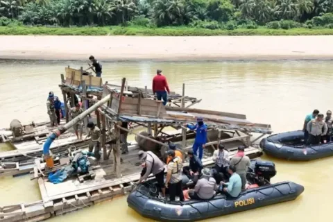 Longsor Tambang Emas Ilegal di Riau Tewaskan Remaja 15 Tahun