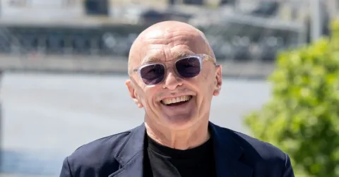 Netflix Akuisisi Film Danny Boyle tentang Rupert Murdoch dan Kelahiran Tabloid Modern