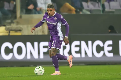 Rumor Dodo ke Roma Dipatahkan: Bek Fiorentina Dikabarkan Hengkang ke Napoli atau Luar Negeri