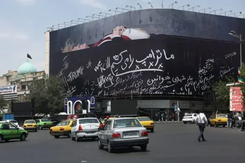 Serangan AS Lumpuhkan 116 Menara Telekomunikasi di Iran Selatan