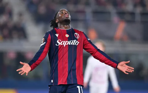 Kartu Merah Gila Jonathan Rowe Warnai Kekalahan Perdana Bologna Era Tedesco