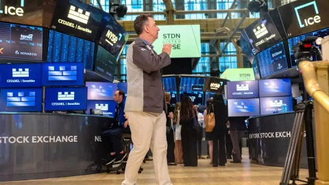 Wall Street Terpuruk: Saham Chip Anjlok, Kekhawatiran AI Meluas