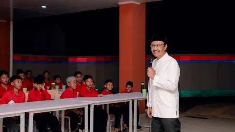 Gus Ipul Sambangi Sekolah Rakyat DKI: Motivasi Siswa Baru di Malam MPLS
