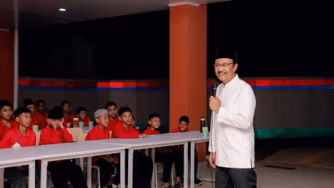 Gus Ipul Sambangi Sekolah Rakyat DKI: Motivasi Siswa Baru di Malam MPLS