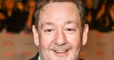 Johnny Vegas Istirahatkan Karier Stand-Up: Fokus ke Seni dan Toko Antik