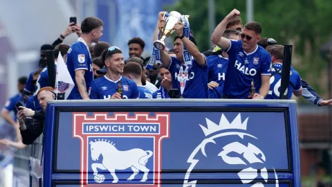 Ipswich Town Resmi Ajukan Tawaran untuk Kiper 2 Meter Kjell Scherpen