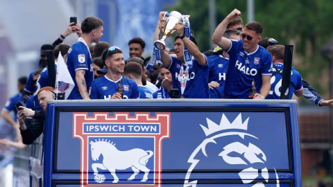 Ipswich Town Resmi Ajukan Tawaran untuk Kiper 2 Meter Kjell Scherpen