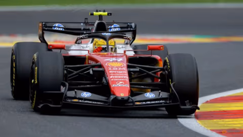 Hamilton Bebas dari Kesalahan Usai Tabrak Mekanik Ferrari di Pit Stop GP Belgia