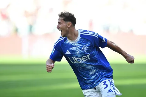 Udinese Resmi Rekrut Vojvoda dari Como: Bek Serba Bisa untuk Proyek Jangka Panjang