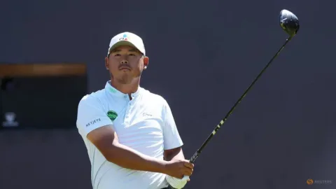 Pegolf Korea Selatan Kim Si-woo Puncaki Klasemen The Open, Sam Burns Tergelincir