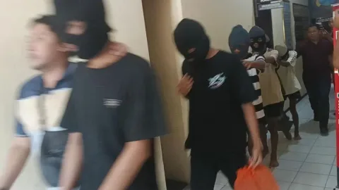 Grup WhatsApp 'Teh Gembul' Jadi Sarana Koordinasi 27 Tersangka Pemerkosaan Remaja di Sampang