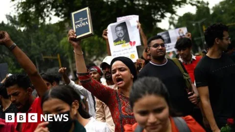 Ribuan Demonstran 'Kecoa' Kepung Parlemen India: Gelombang Protes Meluas ke Berbagai Kota