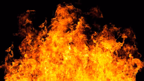 Kebakaran Pabrik Dupa di Tangerang Meluas, Tiga Rumah dan Motor Ludes