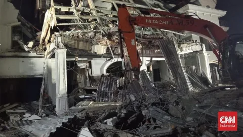 Ledakan Dahsyat Grand Polonia: Saksi Lihat Kilatan Cahaya Sebelum Rumah Ambruk