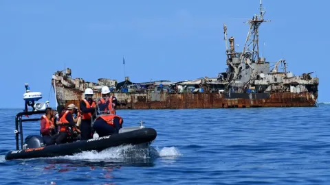 Lagi-lagi Bentrok di Laut China Selatan: Pelaut Filipina Dilaporkan Dipukul China