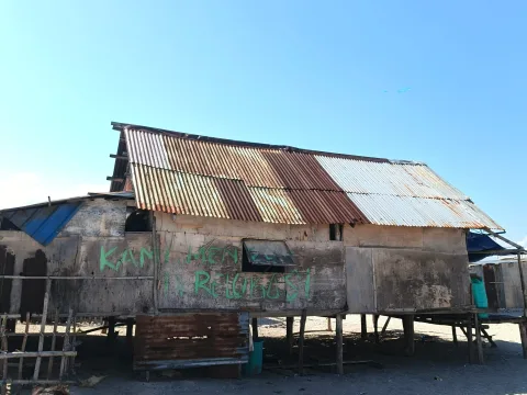 Di Atas Laut yang Tak Pernah Ingkar, Ancaman Relokasi Terus Menghantui Warga Pulau Kera