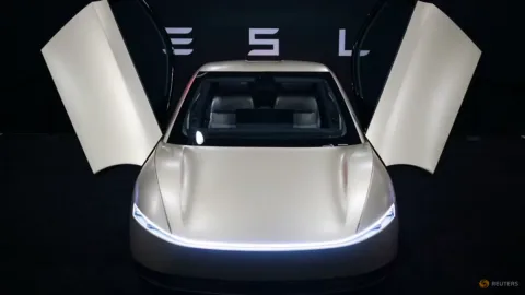 Tesla Hadapi Tekanan Arus Kas: Belanja AI Rp400 Triliun Uji Kesabaran Investor