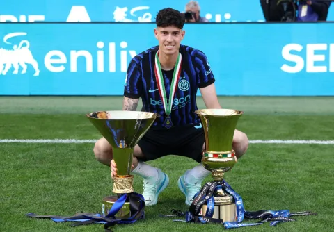 Agen Bastoni Bantah Rumor ke Al Hilal: Bek Inter Tak Berniat Hengkang