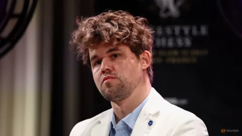 Magnus Carlsen Pimpin Uji Coba Tur Catur Dunia Baru yang Didukung FIDE