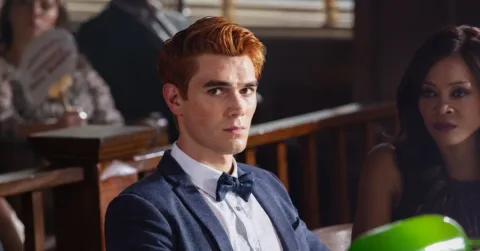 Cole Sprouse Tampar KJ Apa Saat Tahu Rekan Mainnya Kembali Pakai Narkoba