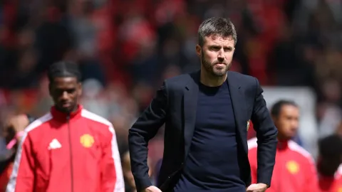 Man United Incar Bek Timnas Kolombia, CEO Bologna Buka Pintu Keluar