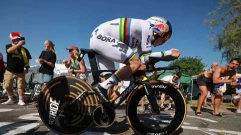 Evenepoel Menangi Uji Coba Waktu, Selisih dengan Pogacar Mengecil
