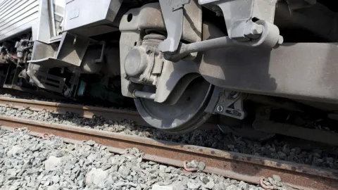 Petugas Perlintasan Diduga Tertidur, Truk Nyaris Tersambar KA Brantas di Kediri