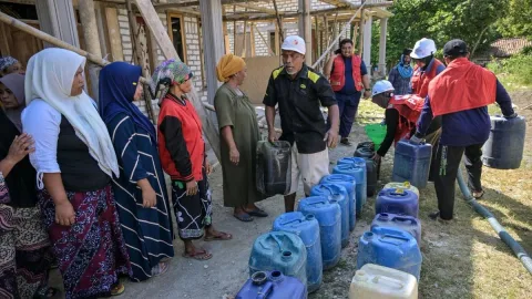 Krisis Air Bersih di Bangkalan: Warga Terpaksa Antre dan Membeli Air Mahal