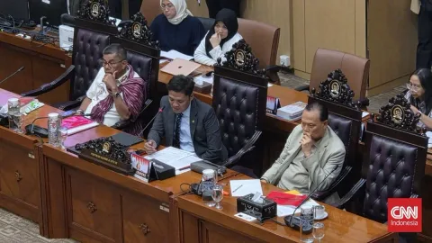Kode Tangan Rp50 Juta: Briptu Pradika Bantah Peras Pengecer BBM, Habiburokhman Murka
