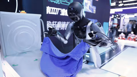 Robot Humanoid China Mulai Gantikan Pramusaji dan Kasir: Siapkah Indonesia?