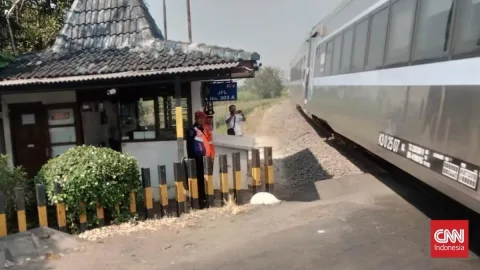 Palang Pintu Tak Tertutup saat Kereta Melintas: KAI Minta Maaf, Petugas Diduga Tertidur