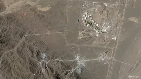 Trump Ancam Bom Fasilitas Nuklir Bawah Tanah Iran: Seberapa Dalam Pertahanan Pickaxe Mountain?